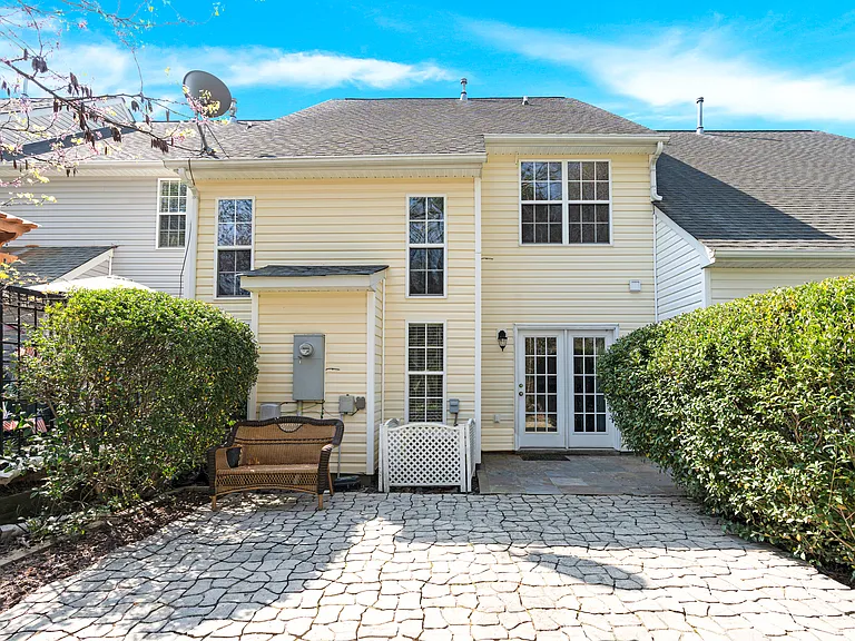 8772 Robinson Forest Dr — Photo 11
