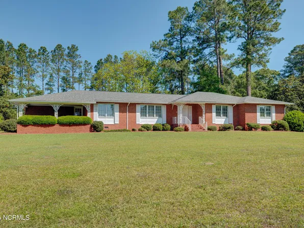 647 E Southerland Street, Wallace, NC 28466
