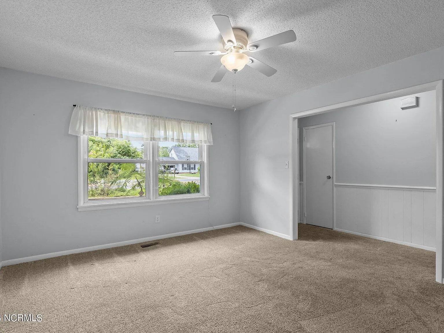3 bed, 2.0 bath, $2,500 — Photo 4