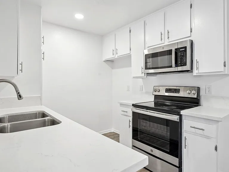 4444 Ensign Avenue — Photo 27