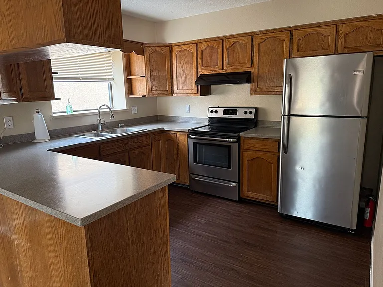 602 Mercury Ave — Photo 2