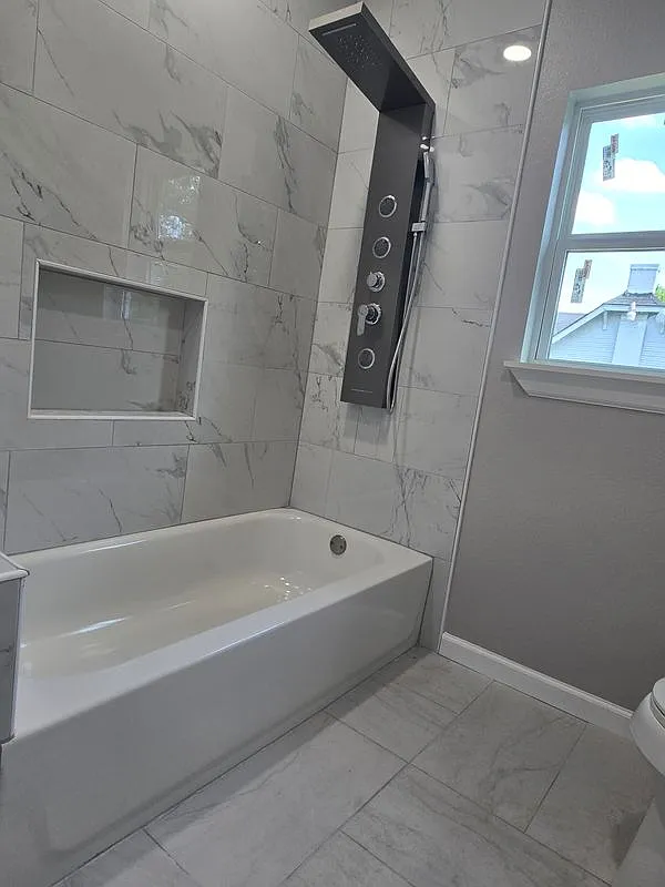 3 bed, 2.0 bath, 1708 sqft, $2,000 — Photo 3