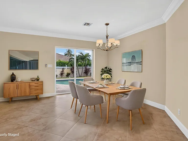 899 Granada Dr — Photo 9