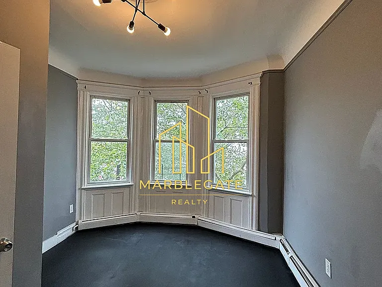 261-263 21st St #33 — Photo 5