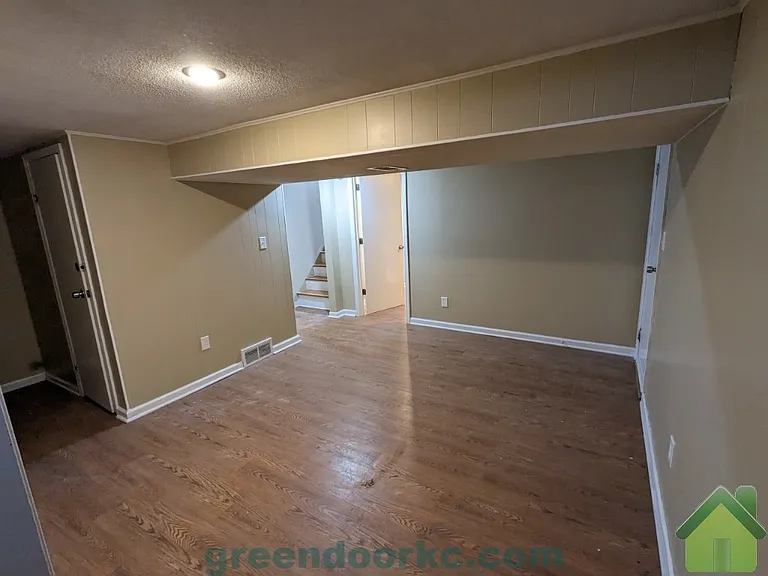 7812 Eby Ln — Photo 11
