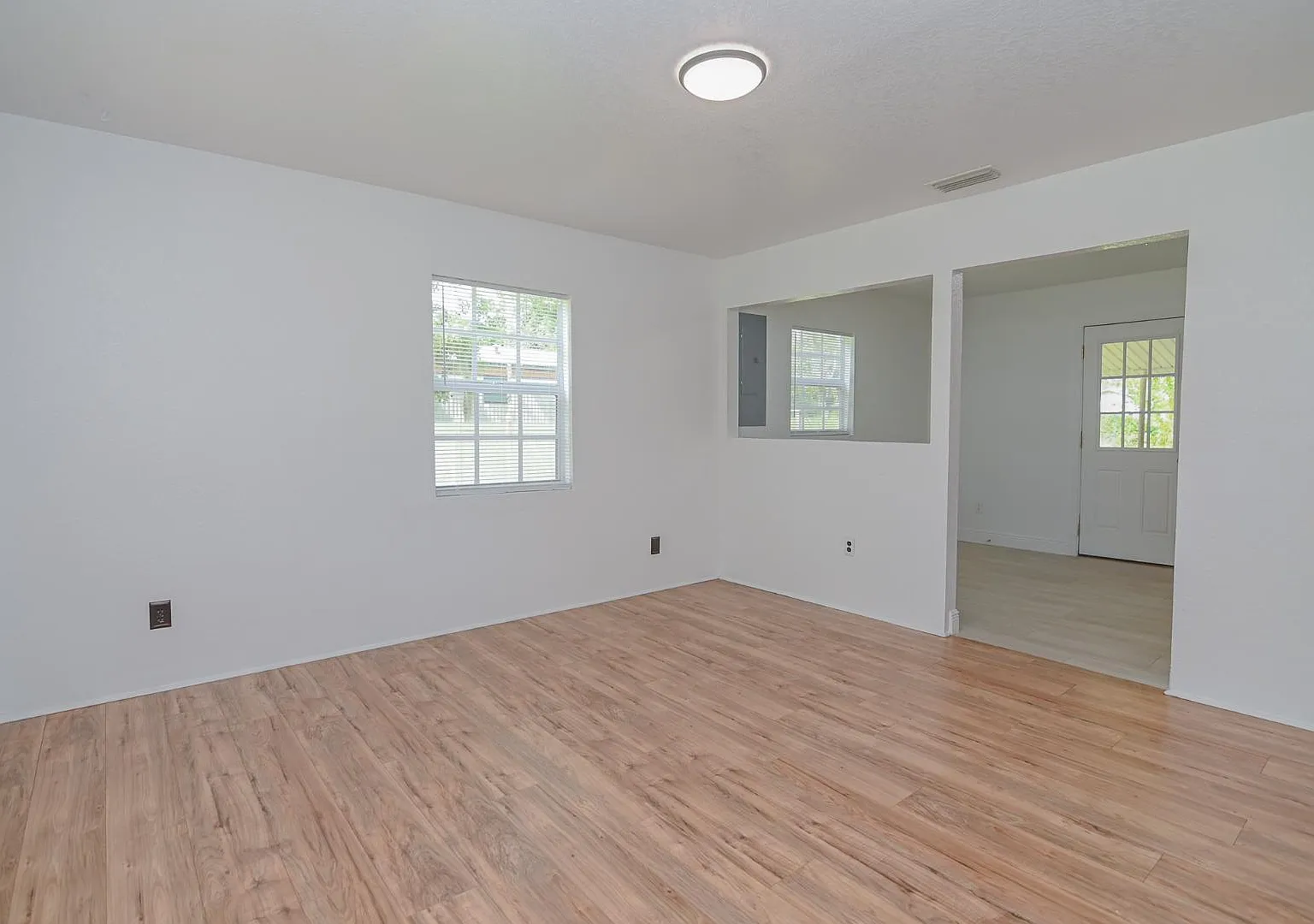 1139 Payne St — Photo 2