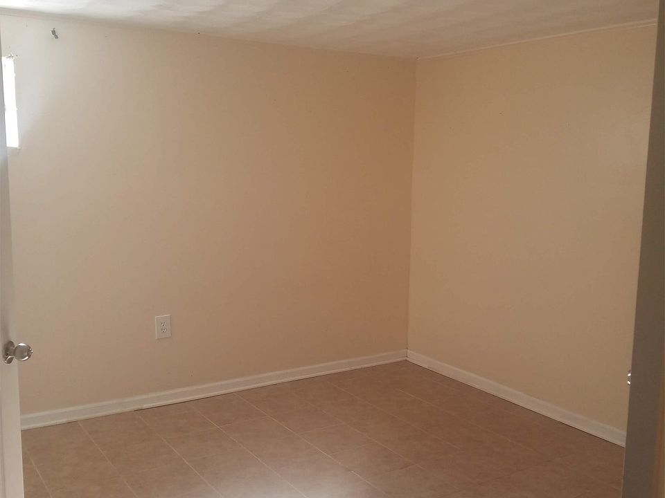 2nd image of 440 W 15th Pl #Ga