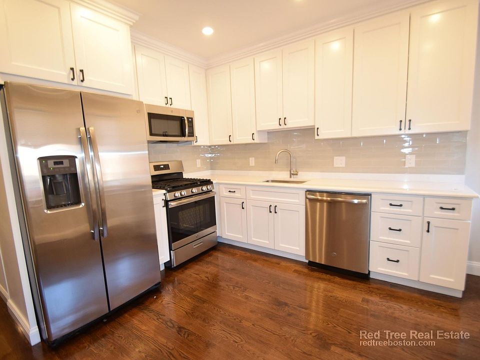 2nd image of 490 Washington St #3R