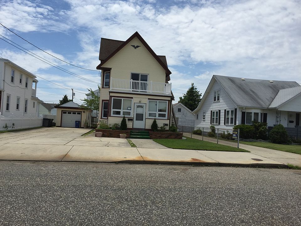 1st image of 242 E 14th Ave