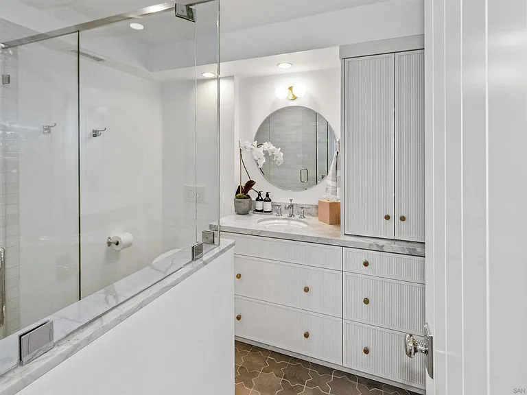 1710 Avenida Del Mundo #803 — Photo 30
