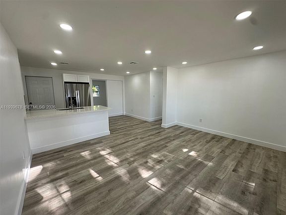 5th image of 1521 NE 43rd Ct