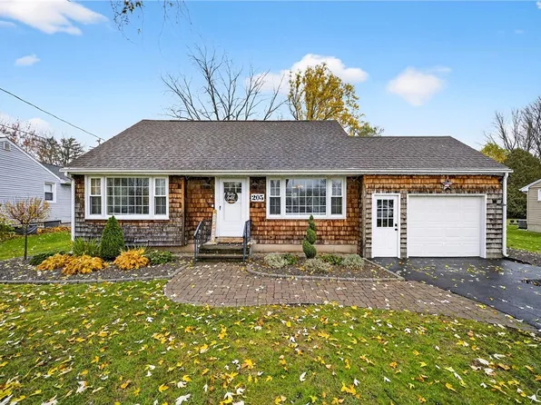 205 Sunset Dr, East Syracuse, NY 13057