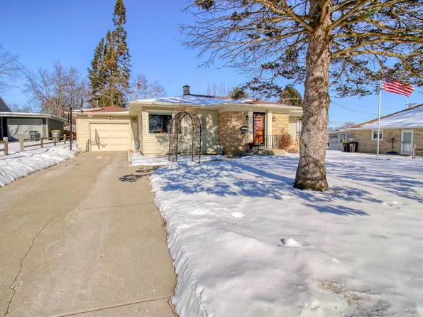 1016 West Glenn DRIVE, Waukesha, WI 53188