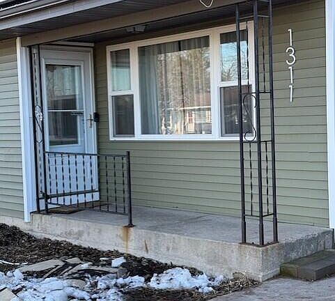 2nd image of 1311 Bluff St