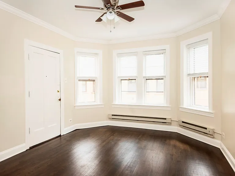 3819.5 N Greenview Ave #2W — Photo 6