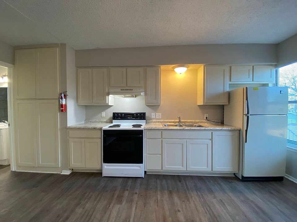 1st image of 2909 San Antonio St #8