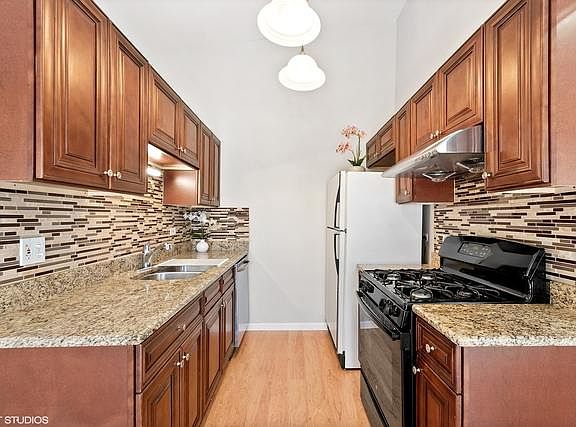2nd image of 475 Kennedy Pl