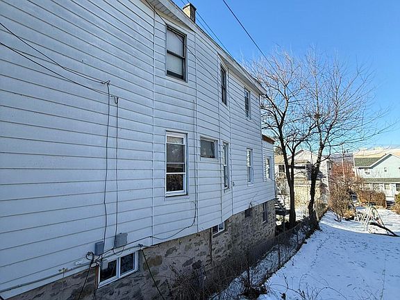 3rd image of 1017 Hamm Ct