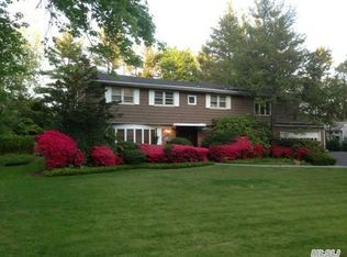 15 Drake Ln, Manhasset, NY 11030