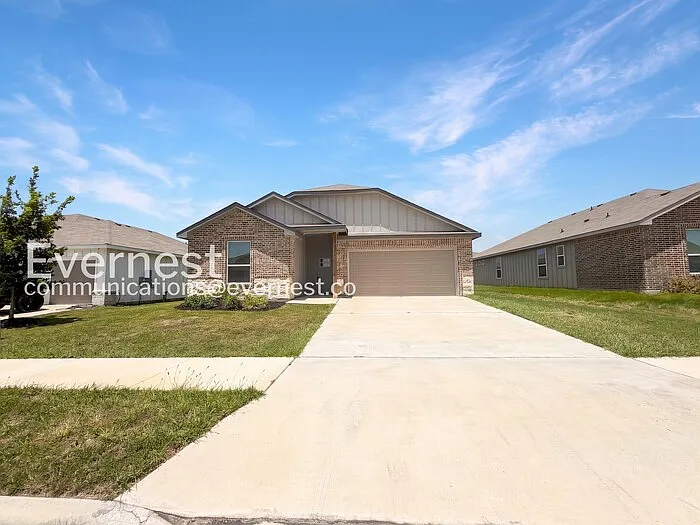 866 Freedom Cir — Photo 1