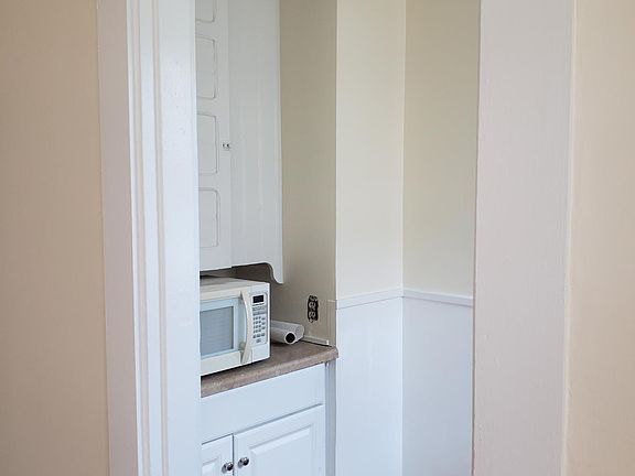 2nd image of 53 Ashland St Floor 2