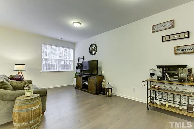 509 Commons Dr — Photo 12