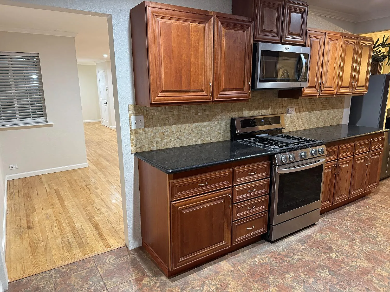 2 bed, 1714 sqft, $2,550 — Photo 3