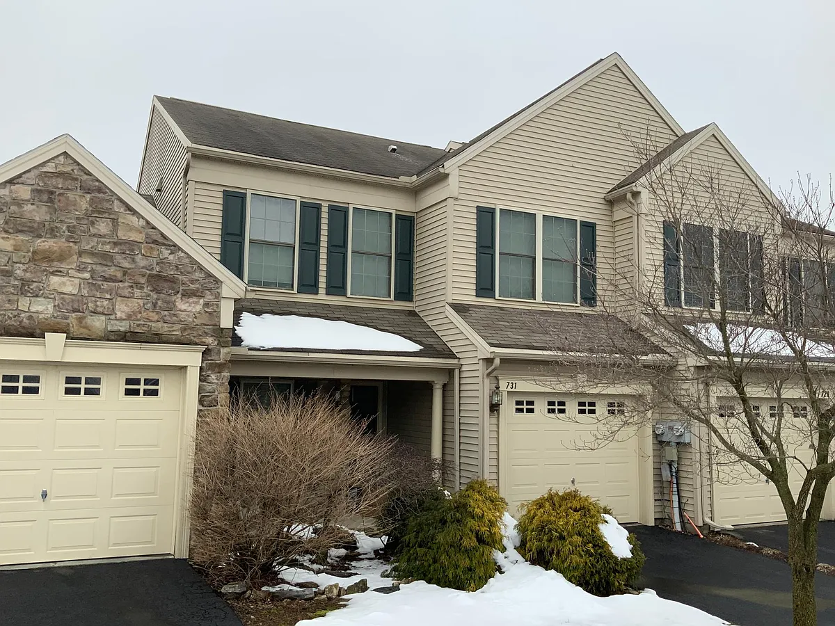 Building Photo - 731 Creekside Dr