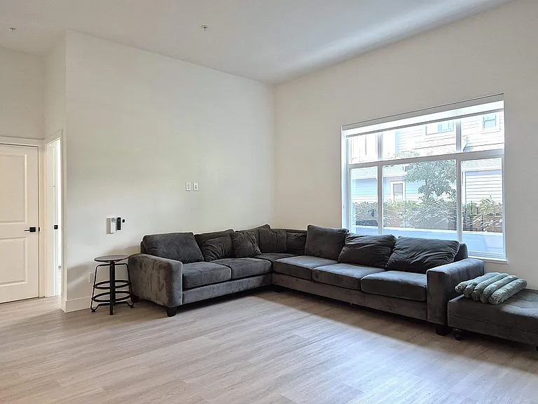 3528 146a St #107 — Photo 8