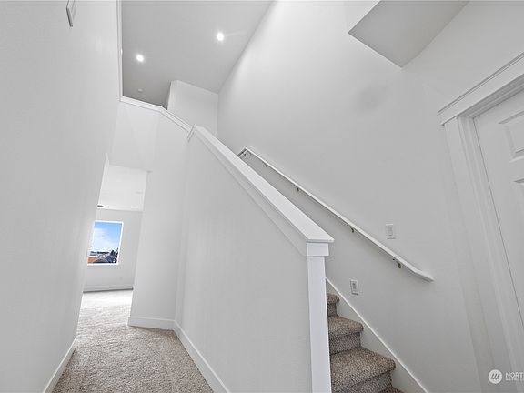 5th image of 1137 N 13th Avenue
