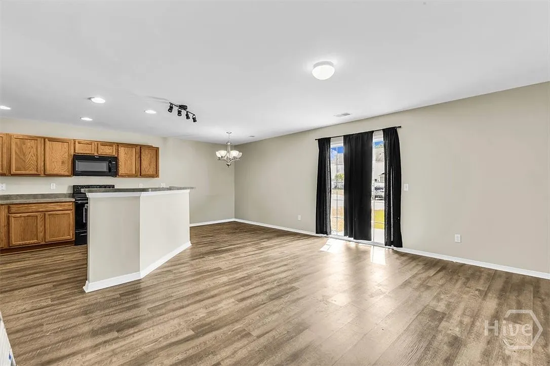 4 bed, 3.5 bath, 1736 sqft, $2,500 — Photo 4
