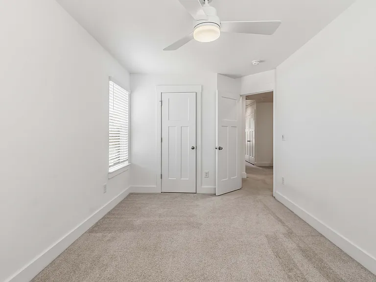 105 Cobden Ct — Photo 33