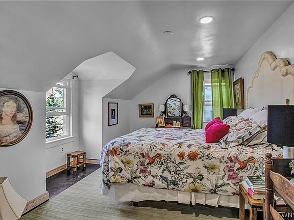 4th image of 688 Niagara Falls Blvd
