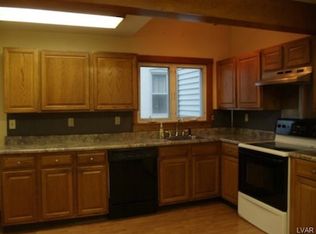 1104 Howertown Rd, Catasauqua, PA 18032