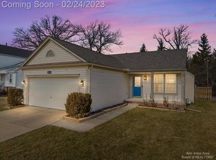 7031 Oakridge Dr, Ypsilanti, MI 48197