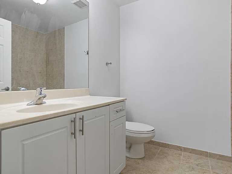 330 SW 2nd Ave #3 — Photo 21