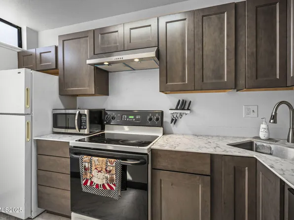 857 Nutmeg Pl APT 6, Reno, NV 89502