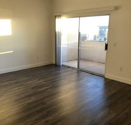 5th image of 701 Gibson Dr APT 1212