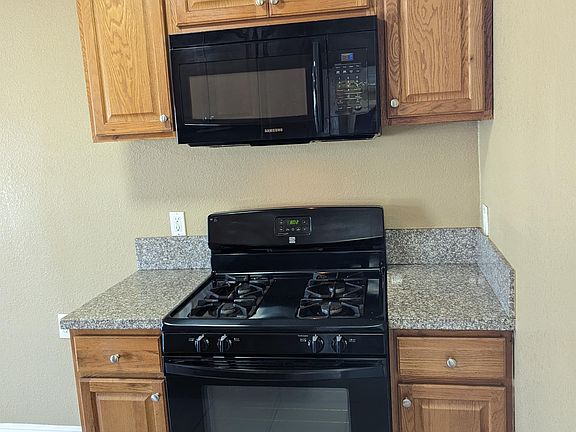 5th image of 6382 Los Robles Ave