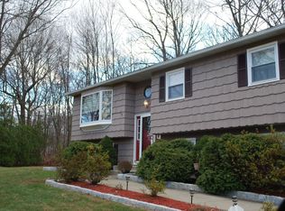 9 Valerie Ln, Mahopac, NY 10541