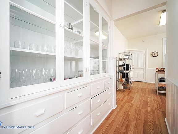 5th image of 1118 W Barry Ave