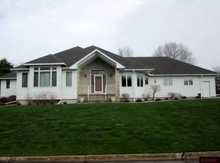 1009 12th Ave N, Saint James, MN 56081