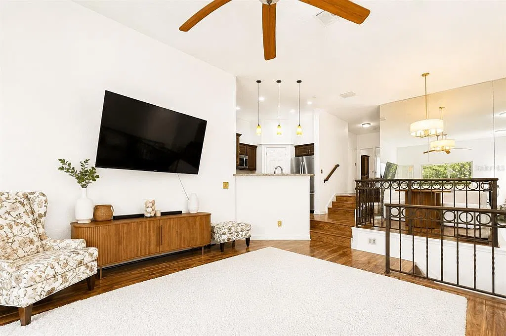 2 bed, 2.0 bath, 1773 sqft, $3,900 — Photo 3