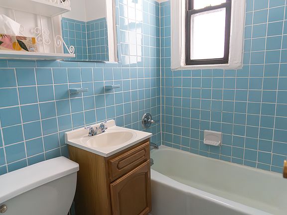 5th image of 3427 43rd St APT 1F