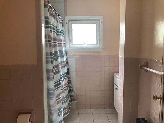 5th image of 7429 43rd Ave Floor 2