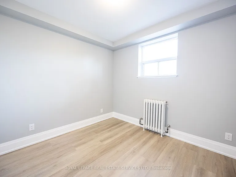 320 Lakeshore Rd W #2 — Photo 11