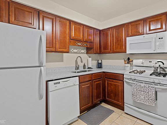 5th image of 5215 Galitz St APT 3C