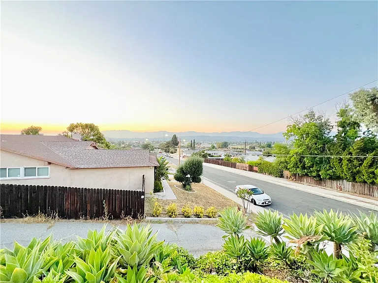 2277 Alexdale Ln — Photo 7