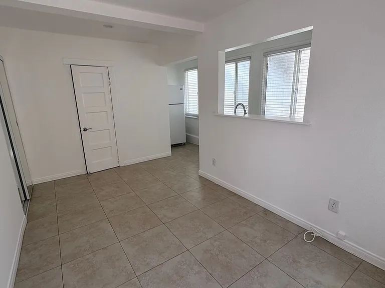921 Monterey Blvd — Photo 5