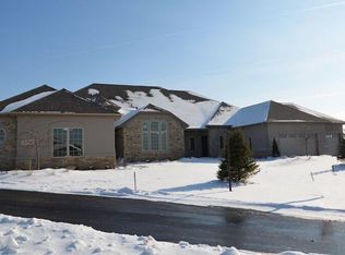 N35W23603 Auburn Ct, Pewaukee, WI 53072